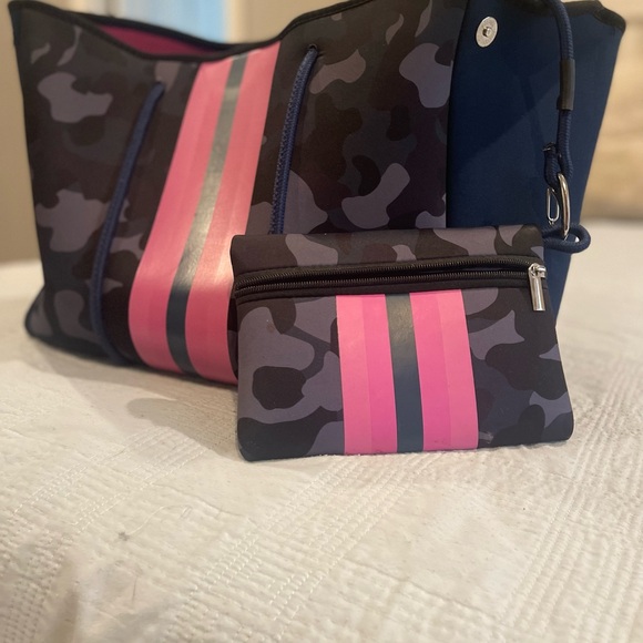 Neoprene blue camo with pink accent expandable bag with smaller zippered pouch - Picture 6 of 6